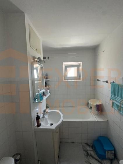 Apartament 4 camere de vanzare, in zona Poarta 6 - 4