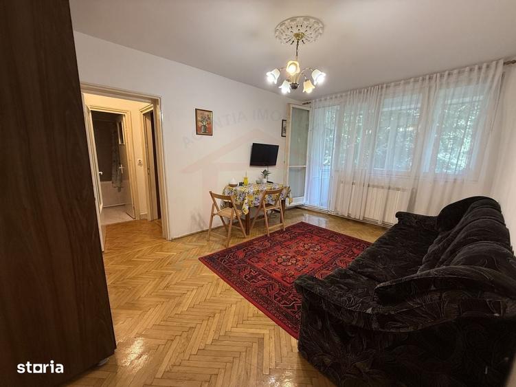 Apartament cu 3 camere semidecomandat în Sârbi