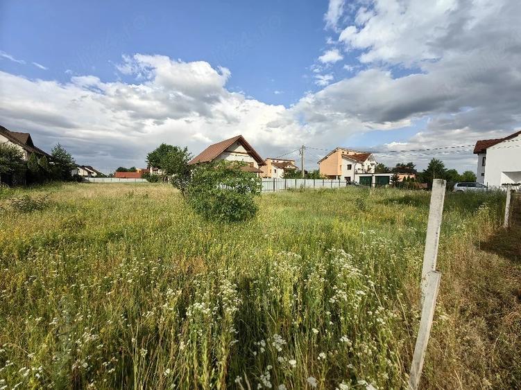 Teren de 2000 mp, în Dumbrava