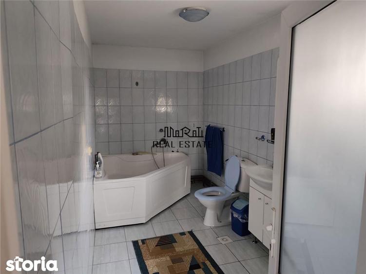 Proprietate spatioasa de vanzare in Gaesti, Dambovita - ideala pentru - 7