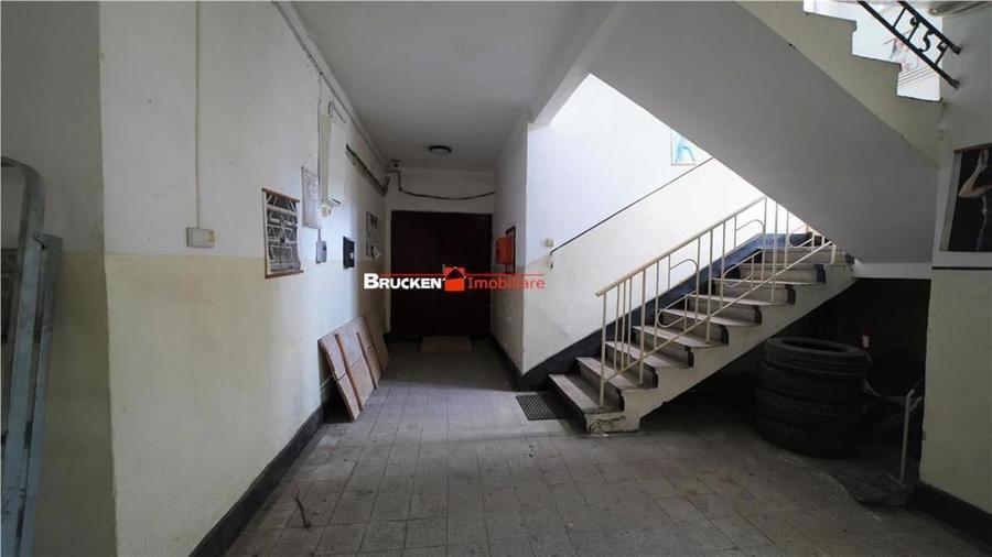 Spațiu comercial, de 1,500 mp, în Vașcău