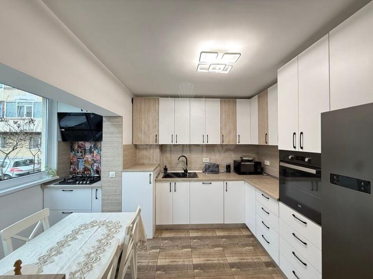 APARTAMENT 4 CAMERE, // ZONA REPUBLICII - 4