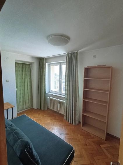 Apartament cu 3 camere semidecomandat în Cișmigiu