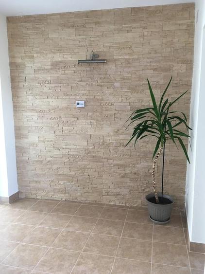 Vand casa renovata complet cu teren generos - 7