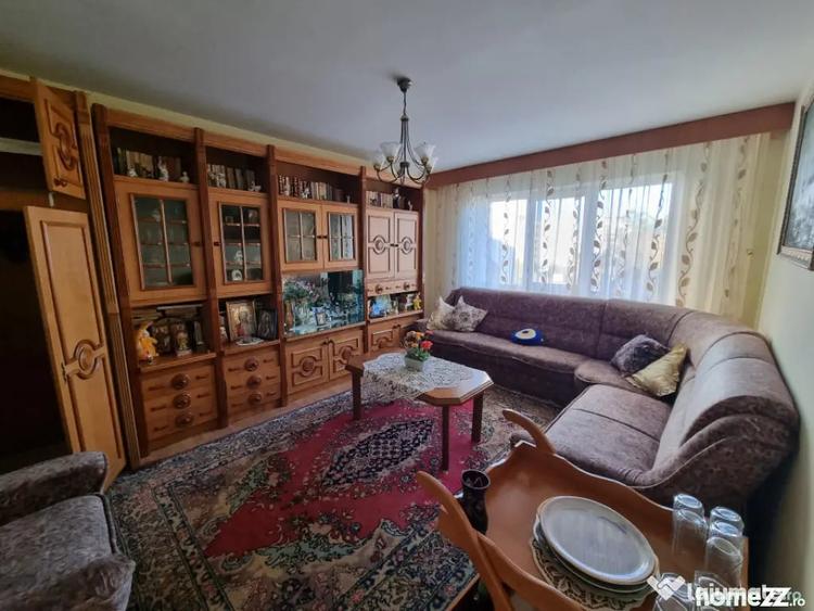 Apartament cu 3 camere decomandat în 9 Mai