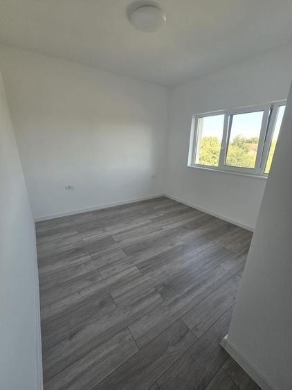 Duplex cu 4 camere cu Canalizare în Moșnița Nouă