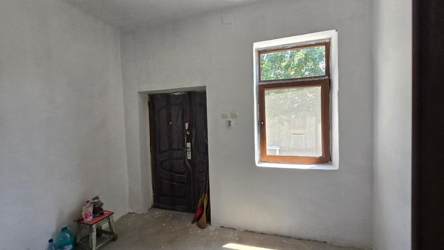 Casă cu 3 camere cu Canalizare în Central