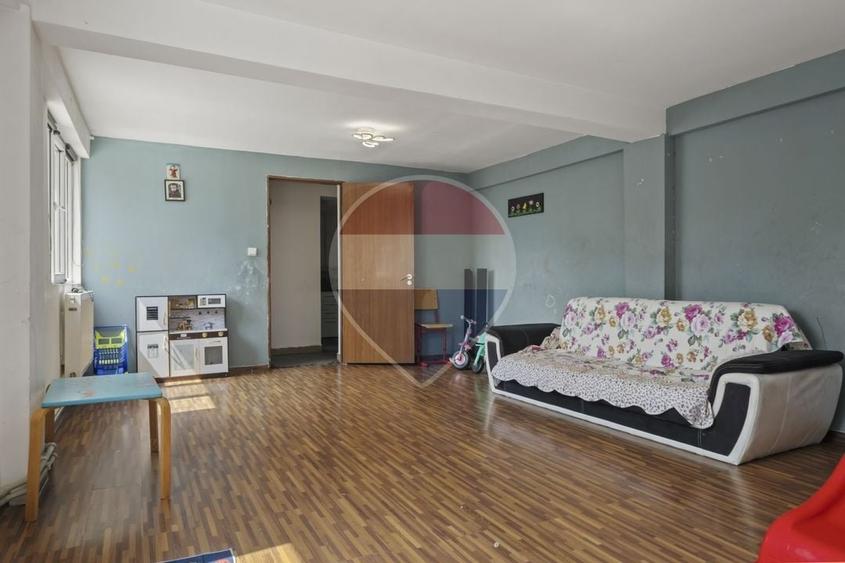 Casă individuală cu 14 camere cu Teren 457 Mp în Rahova