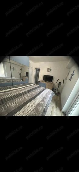 Apartament cu 3 camere decomandat în Rovine