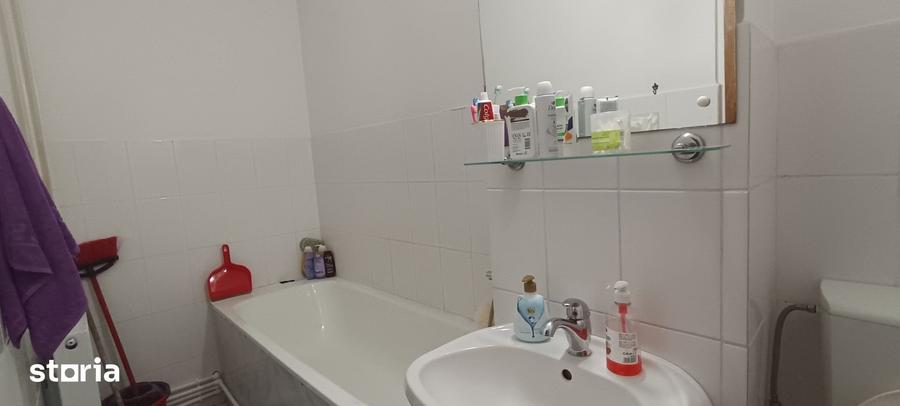 Garsonieră decomandată în Calea București