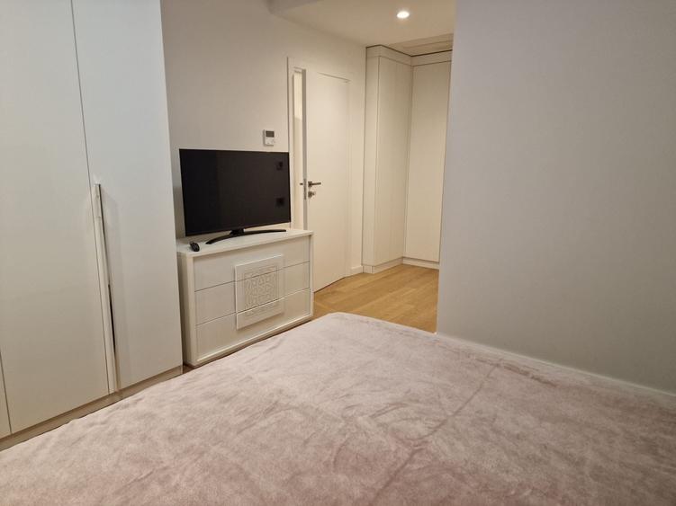 Apartament cu 3 camere semidecomandat în Aviației