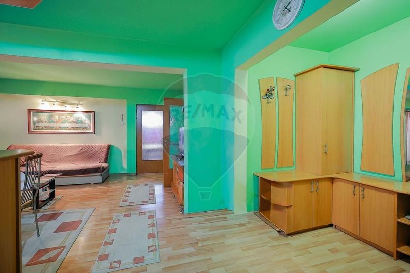 Apartament cu 4 camere decomandat în Rogerius