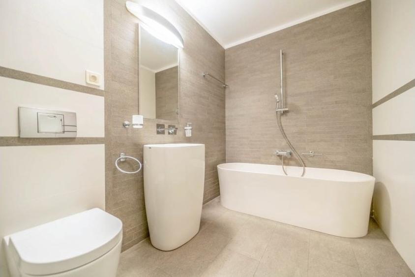 Apartament cu 4 camere în Aviatorilor