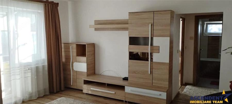 Apartament cu 2 camere semidecomandat în Simeria