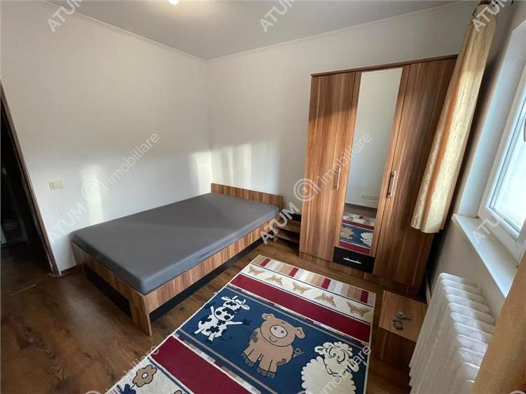 Apartament cu 3 camere decomandat, mobilat în Vasile Aaron