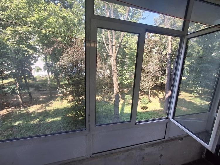 Apartament cu 2 camere semidecomandat în Craiovei