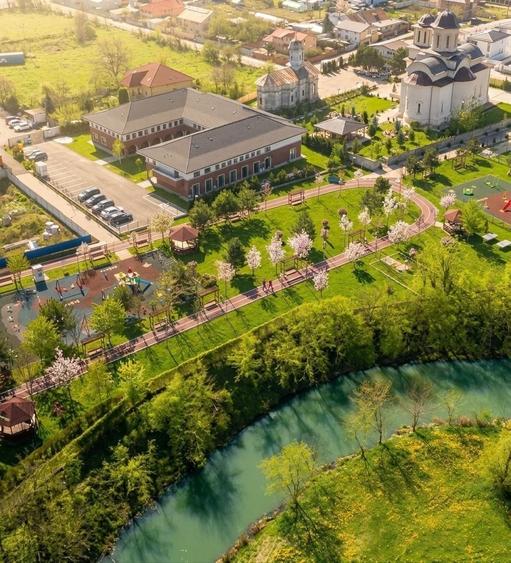 Duplex cu 4 camere cu Canalizare în Tunari