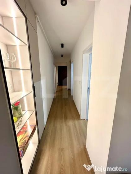 Apartament cu 3 camere semidecomandat în Gruia