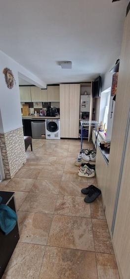 Casă individuală cu 6 camere cu Canalizare în Central