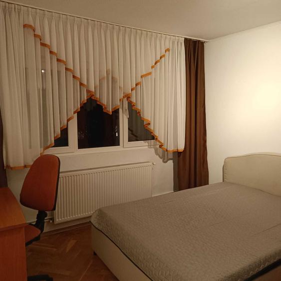 Apartament cu 3 camere decomandat în Exterior Vest