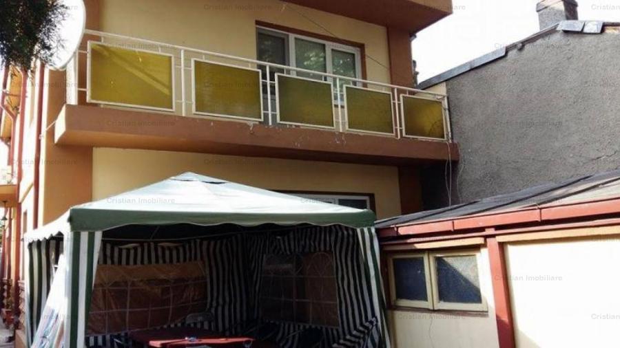 Casă cu 7 camere cu Canalizare în Central