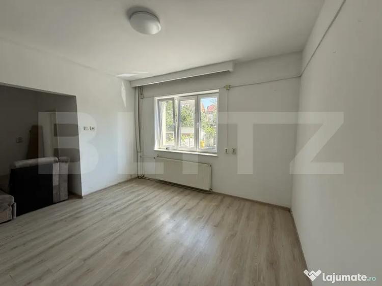 Casă cu 6 camere cu Teren 539 Mp în Central