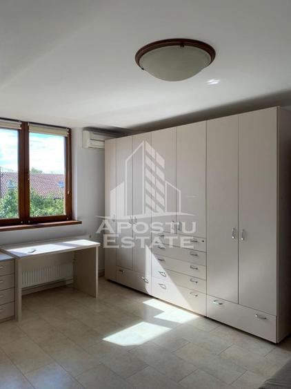 Casă cu 4 camere cu Teren 500 Mp în Girocului