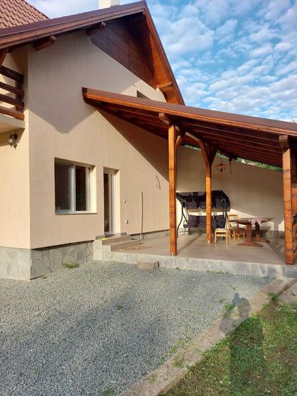 Casă cu 4 camere cu Teren 3000 Mp în Cărbunari