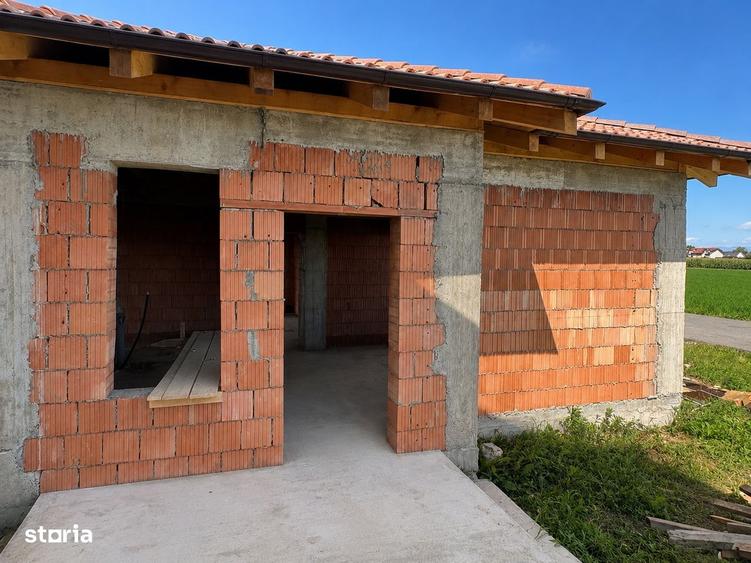 Casă cu 4 camere în Stupini