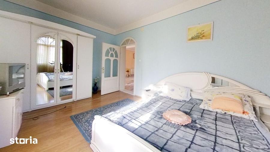 Casă cu 7 camere cu Teren 1200 Mp în Sânmartin