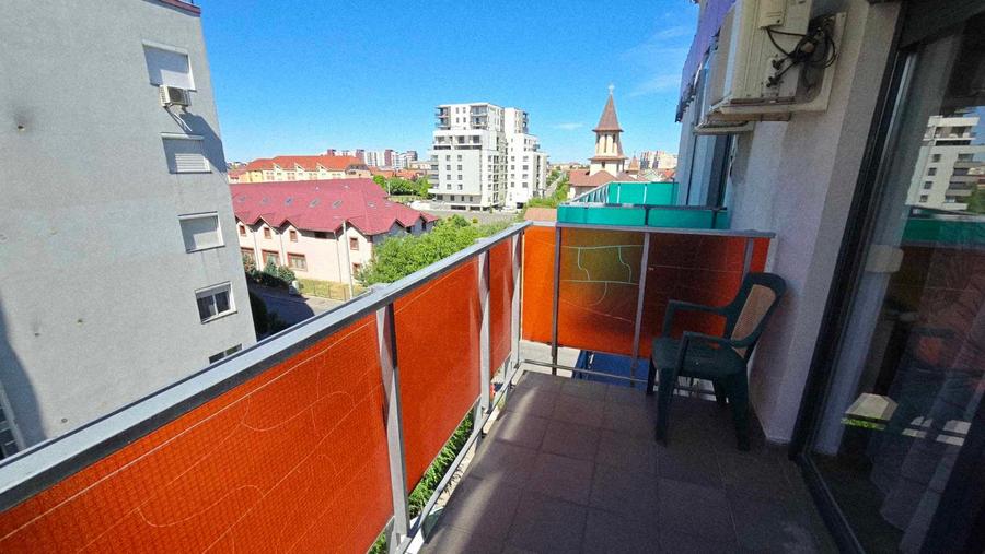 Apartament cu 3 camere nedecomandat în Nufărul