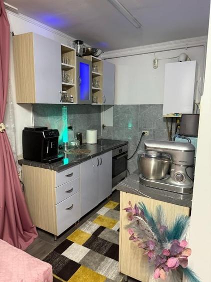 Casa de vanzare,Vand teren de 900m2 cu casa,din care160 m2 fundatie bază de beto - 9