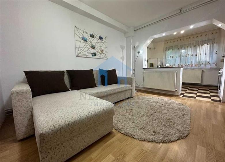 Garsoniera, Intre Lacuri - 1