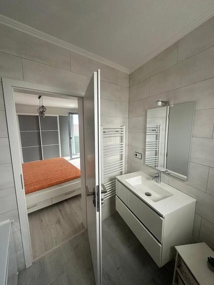 Apartament de vanzare - 3 camere Zona Marul de Aur - 10