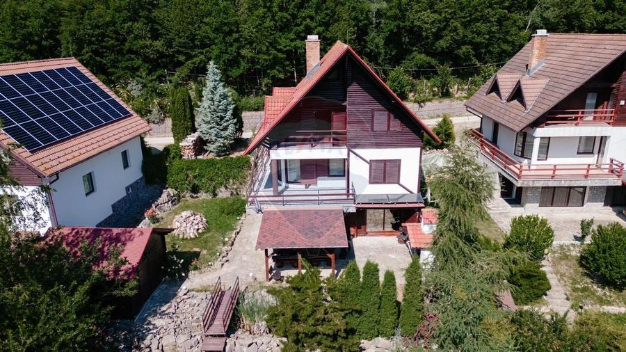 Vila cu 6 camere, teren de 1000mp, intr-un resort montan privat - 18