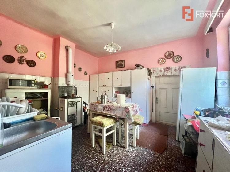 Casa de vanzare la curte comuna Zona Lunei - COMISION 0% - 12