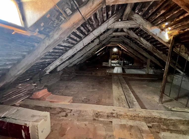 Apartament Rar cu 6 Camere / Curte Privata | Centrul Istoric/ COMISION 0 - 31