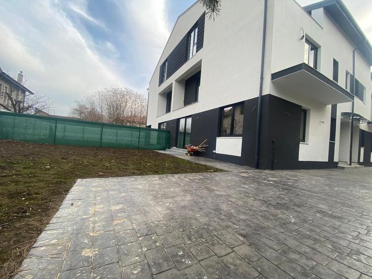 Duplex cu 4 camere cu Teren 120 Mp în Vest