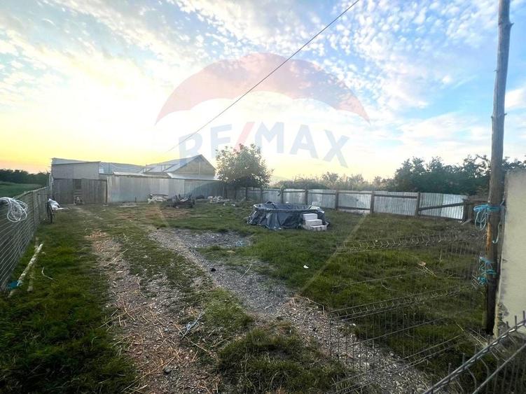 Casă de vânzare 3 camere - com. Letea Veche- sat. Holt - 8