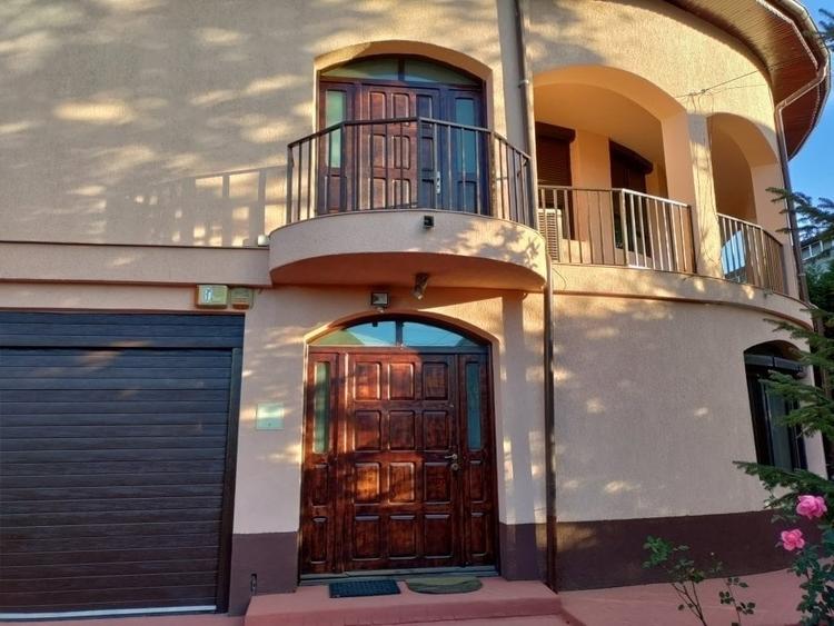 Parc Bazilescu,S+P+1+Pod ,constr 2007,Sutila 340mp, 6 cam, 5 bai, garaj 2 masini - 1