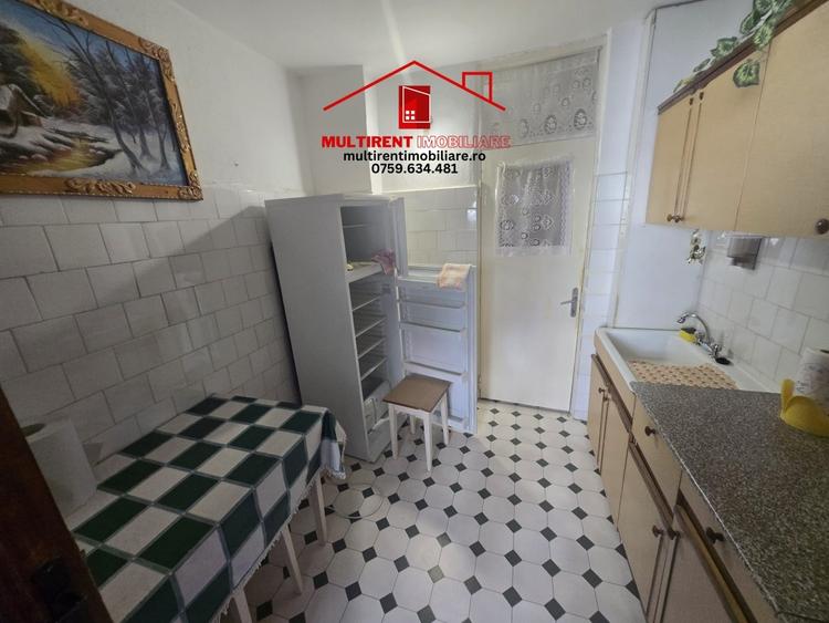 Apartament de vanzare etaj 1 - str.Podgoriilor ! - 8