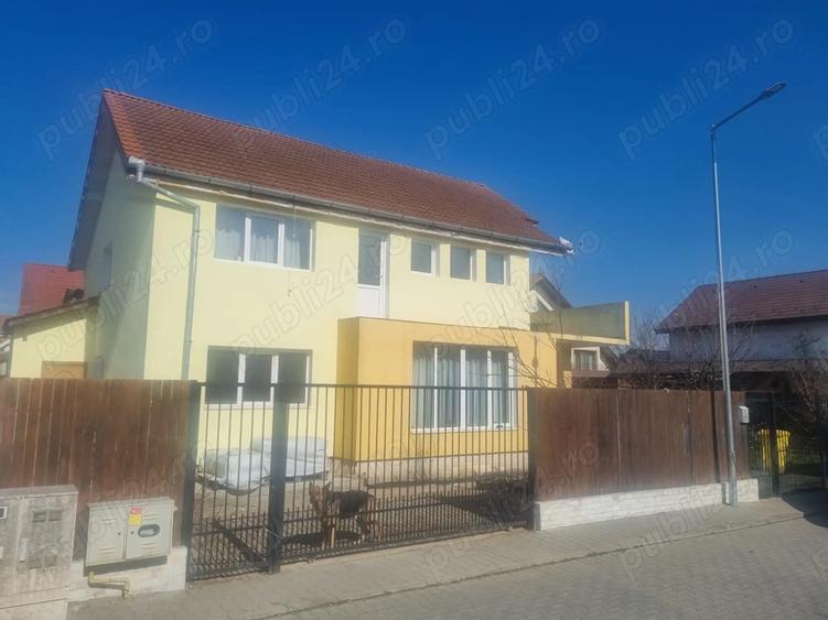 Casa individuala, compusa din 2 apartamente distincte: - 3