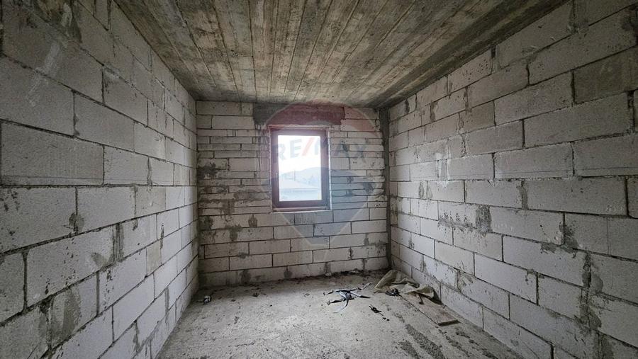 Casă / Vilă cu 12 camere, teren intravilan de 2869mp în Siminicea, SV - 19