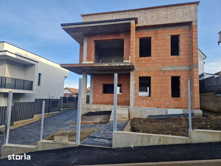 Casă cu 4 camere cu Teren 400 Mp în Apahida