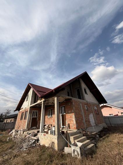 Casa la rosu de vanzare in Magura - 1