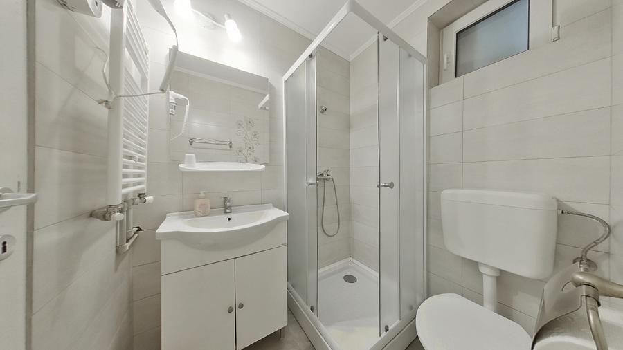 Hotel/Pensiune, de 391 mp, în Micălaca