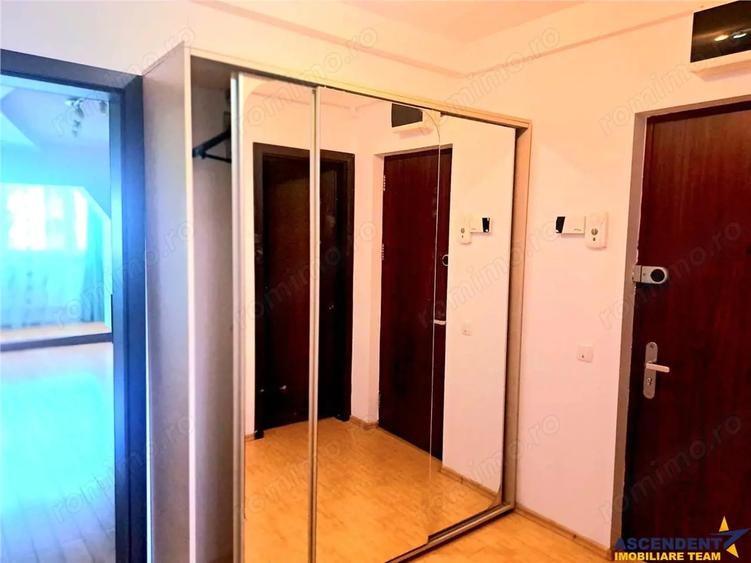 Apartament cu 3 camere decomandat, mobilat în Lenin
