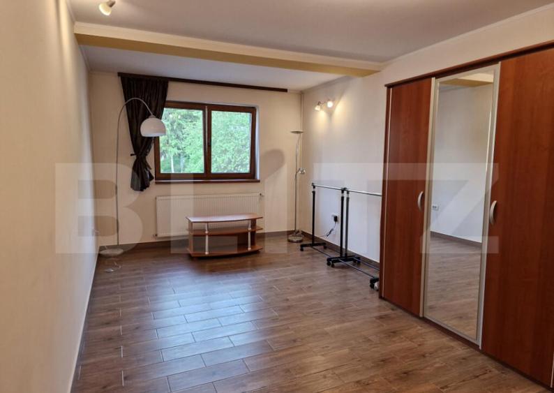 Casa deosebita individuala cu spatiu comercial ,se vand imp - 30