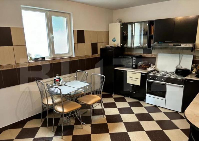 Casa P+1 de vanzare, cu 4 camere, 180 mp, zona Micro 2 - 16