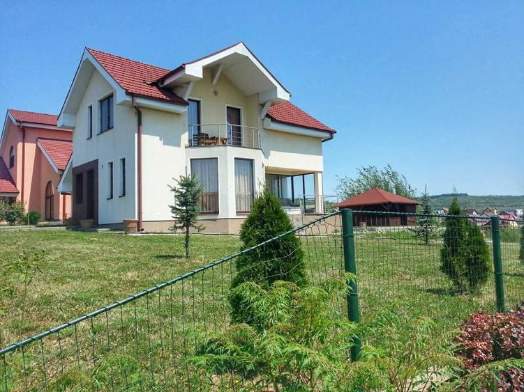 Casa individuala cu 4 camere si garaj in Cartier Orizont (central) Livezeni, Mures - 1